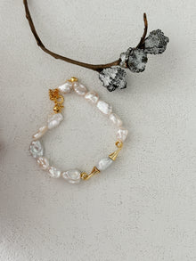 Baroque Pearl Golden Lock Bracelet